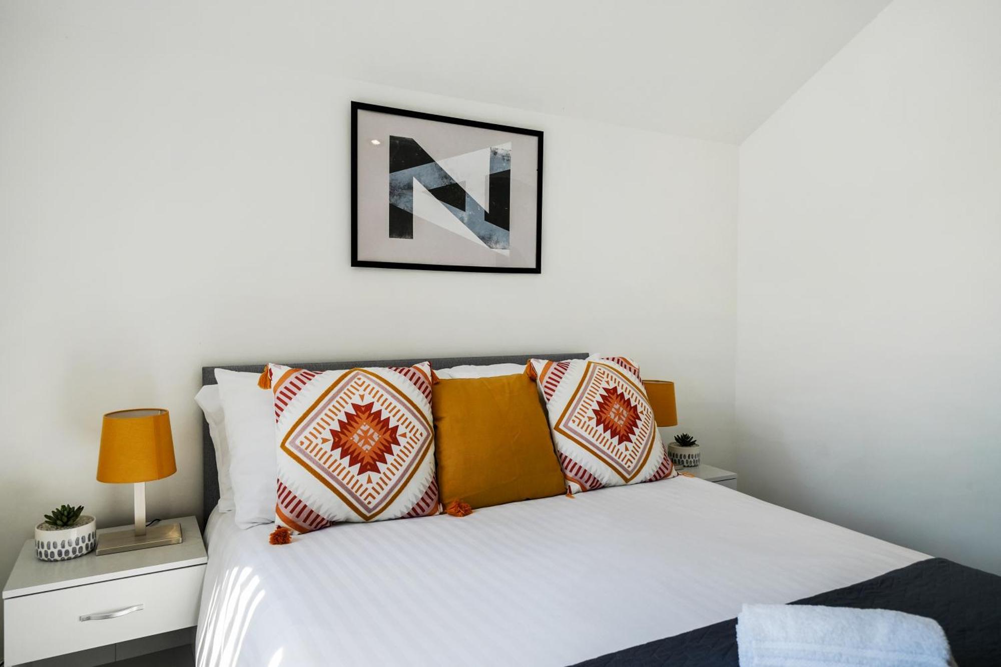 Cozy 6-bed In Reading, Close To University, Attractions, Train Station With Garden, Parking & Wifi