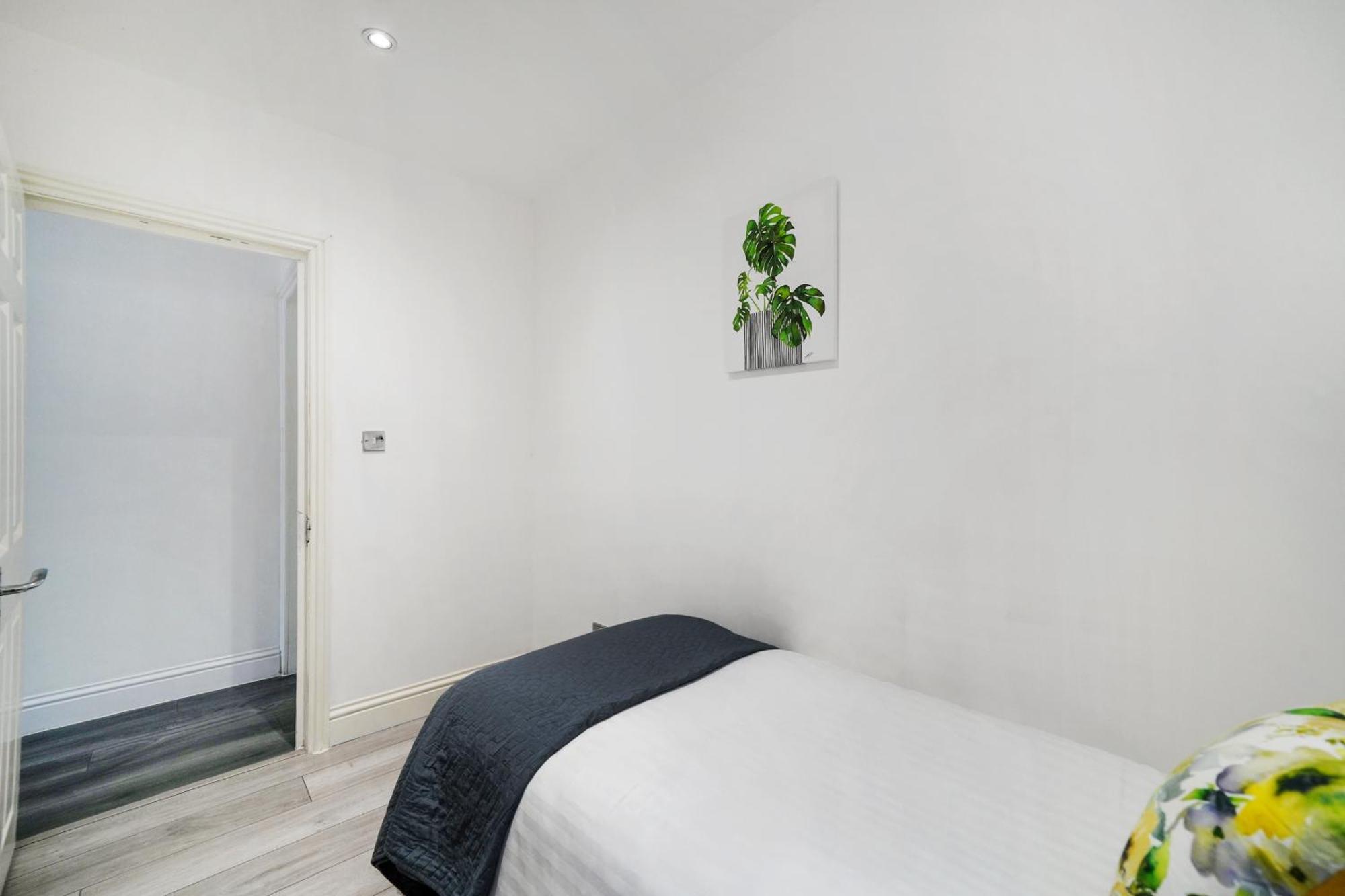 Cozy 6-bed In Reading, Close To University, Attractions, Train Station With Garden, Parking & Wifi Reading