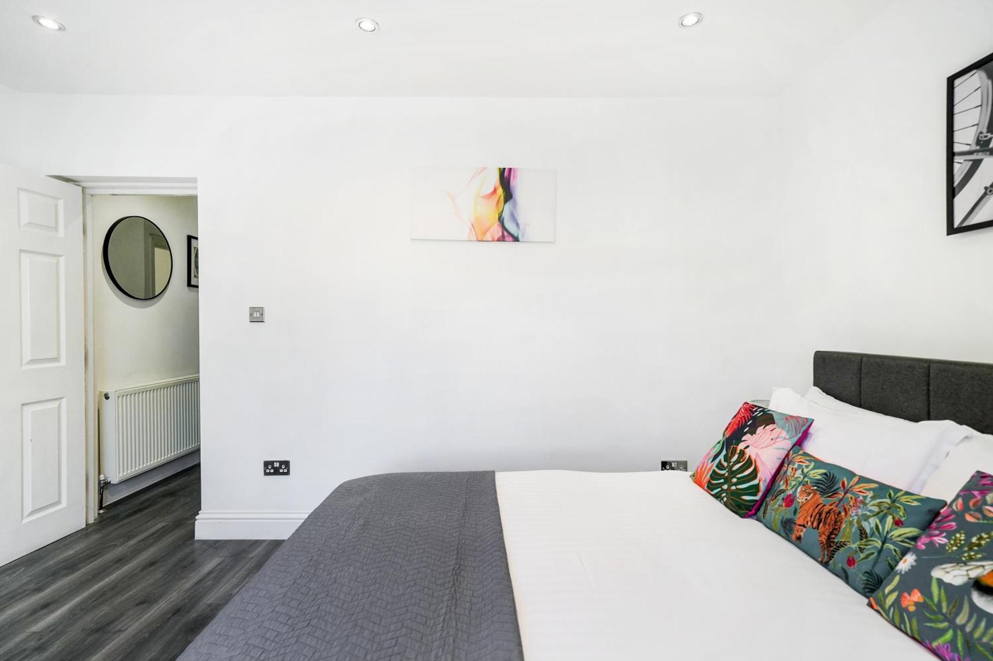 Cozy 6-bed In Reading, Close To University, Attractions, Train Station With Garden, Parking & Wifi