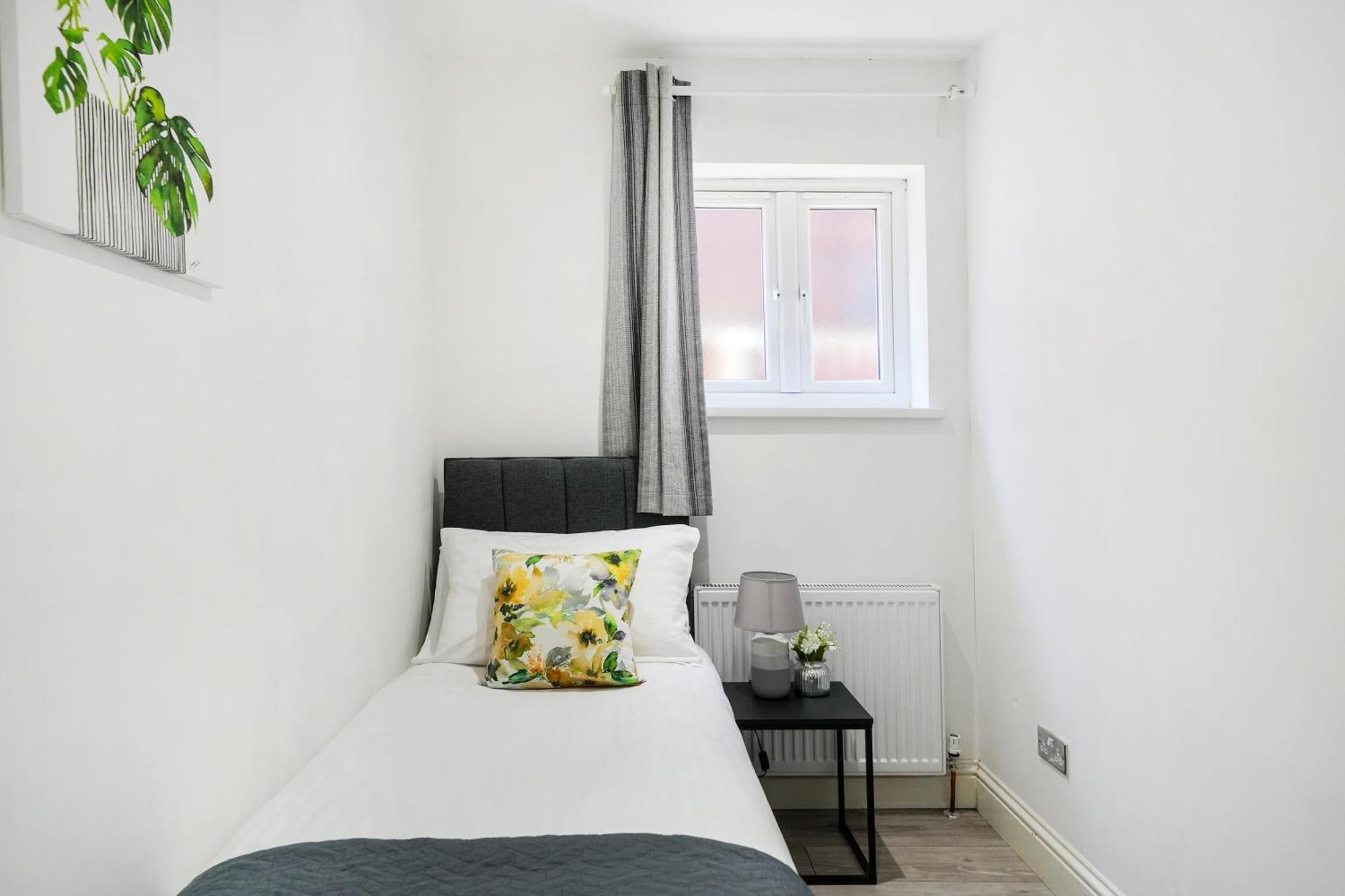 Cozy 6-bed In Reading, Close To University, Attractions, Train Station With Garden, Parking & Wifi Holiday home Reading