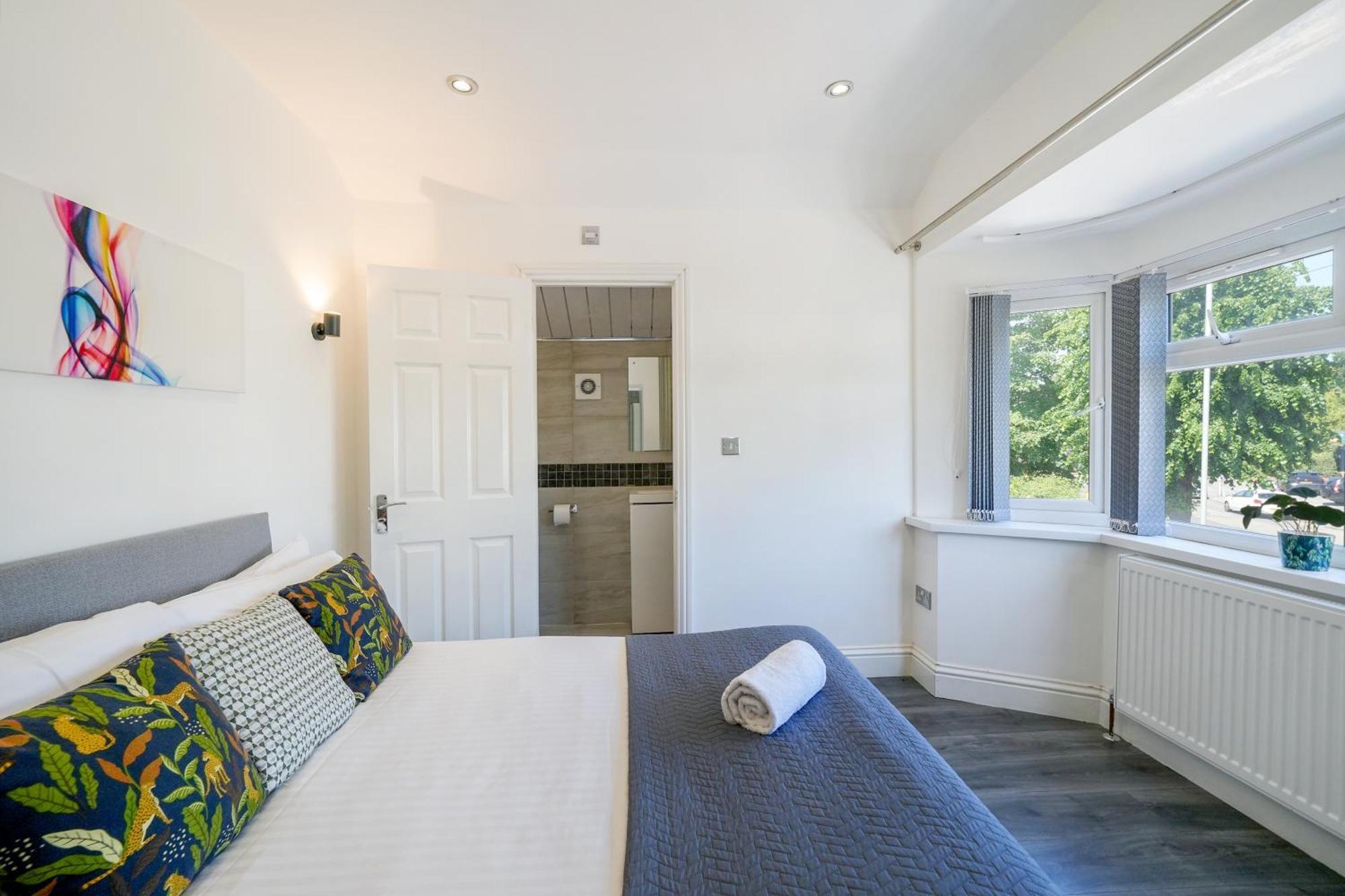Holiday home Cozy 6-bed In Reading, Close To University, Attractions, Train Station With Garden, Parking & Wifi Reading