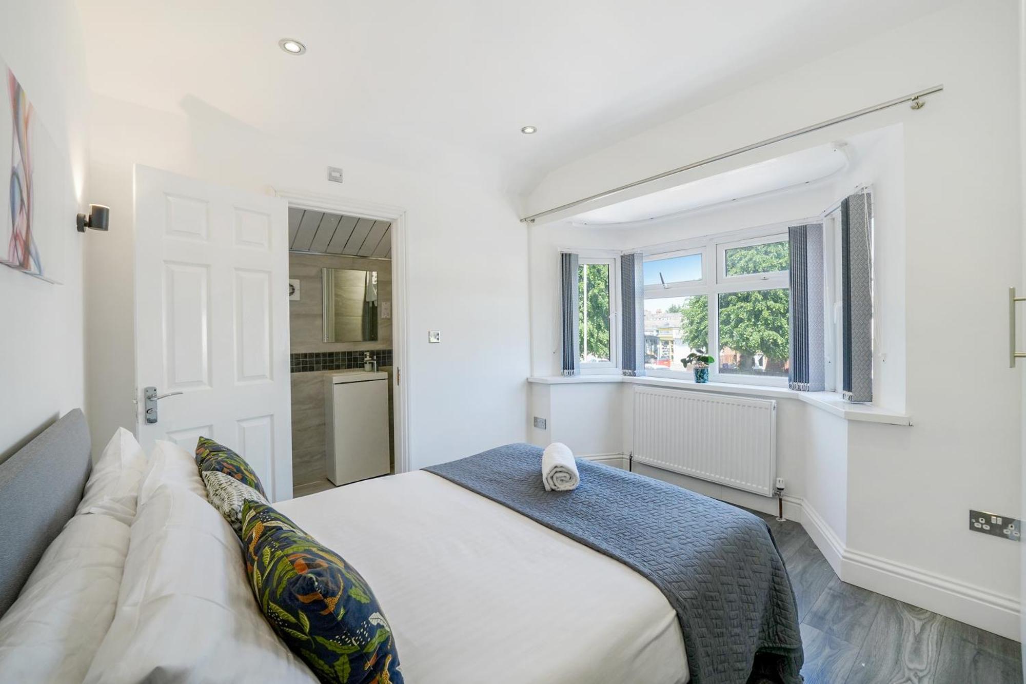 Cozy 6-bed In Reading, Close To University, Attractions, Train Station With Garden, Parking & Wifi Holiday home