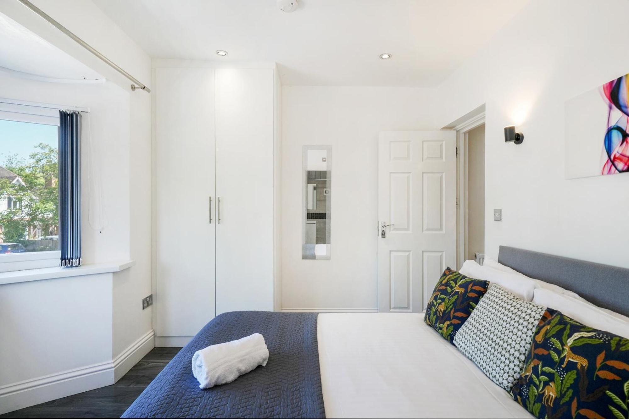 Cozy 6-bed In Reading, Close To University, Attractions, Train Station With Garden, Parking & Wifi *