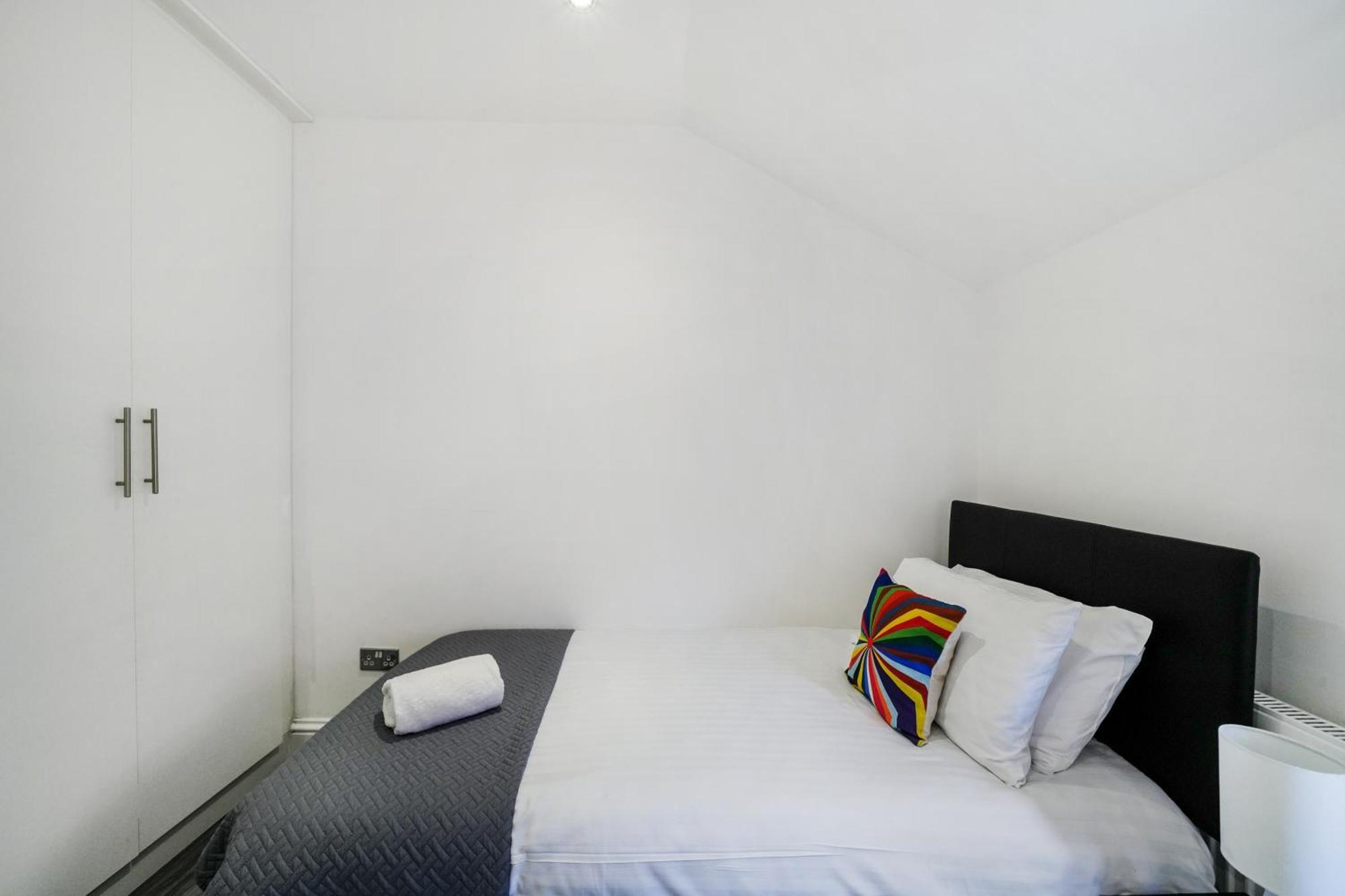 Cozy 6-bed In Reading, Close To University, Attractions, Train Station With Garden, Parking & Wifi Reading
