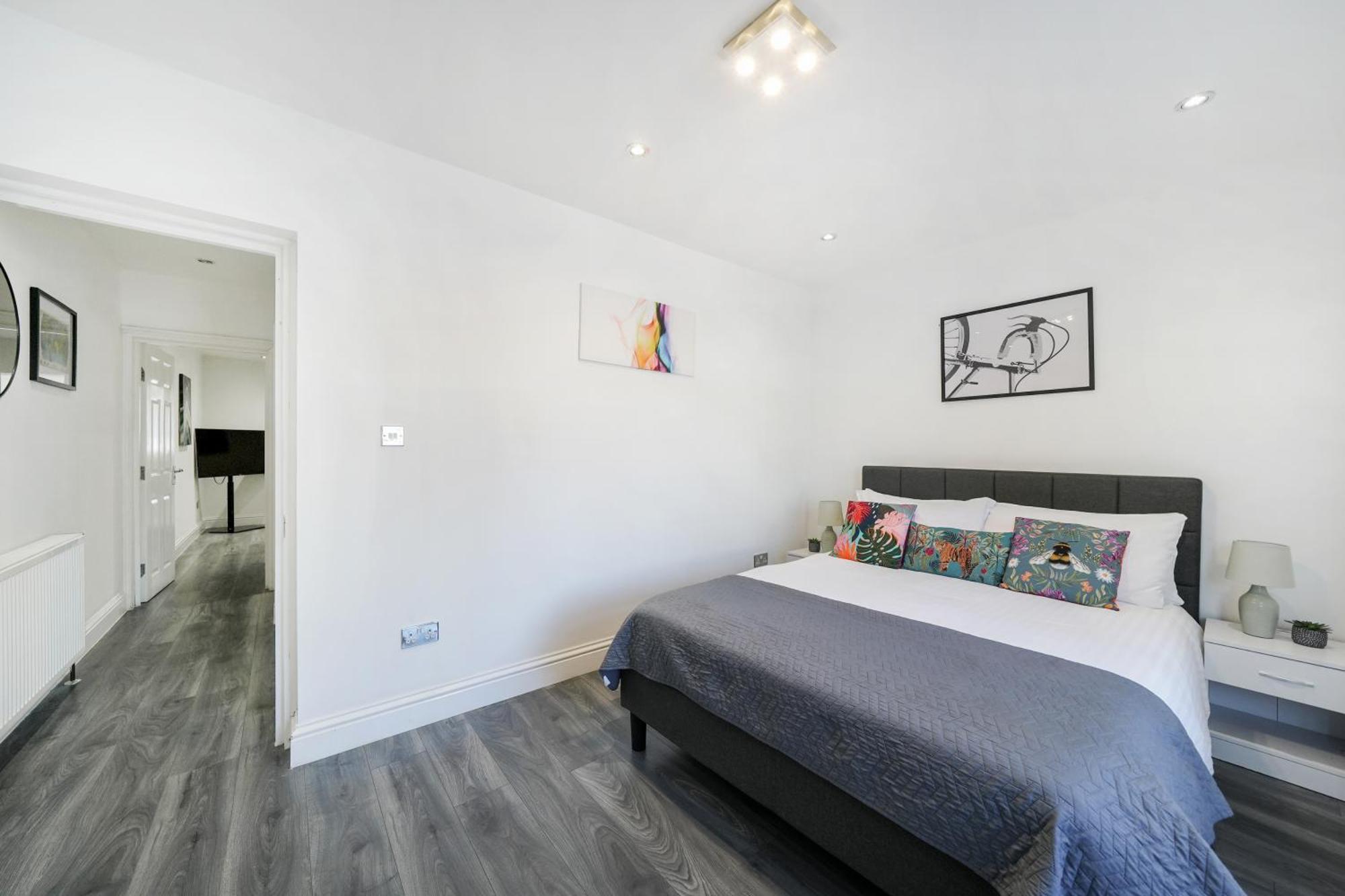 Cozy 6-bed In Reading, Close To University, Attractions, Train Station With Garden, Parking & Wifi Holiday home *